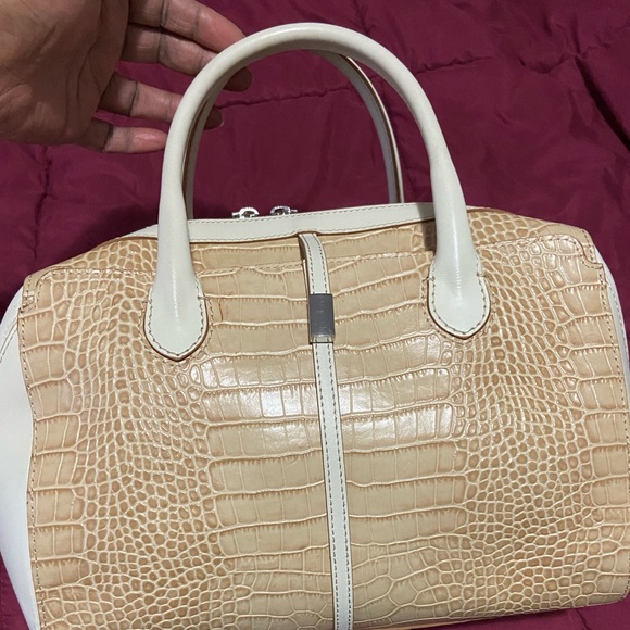 Beautiful tan and cream crocodile print handbag!! - Picture 2 of 6